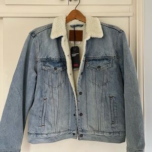 Women’s Levi’s Premium Ex-Boyfriend Trucker Jacket. Size M. NWT